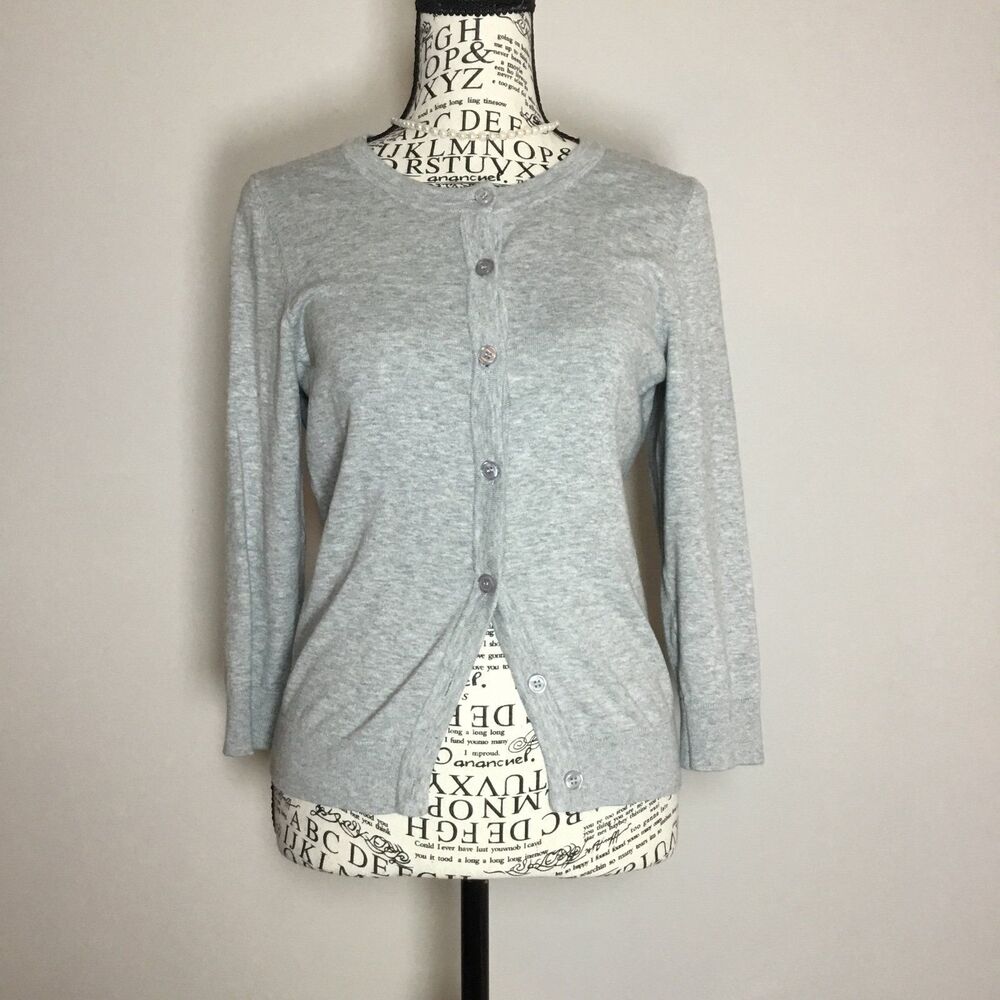 Light grey knit cardigan button down round neck stretchy 3/4 sleeve versatile S